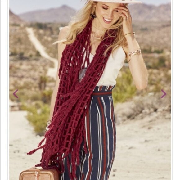 Altar'd State Burgundy loose knit infinity scarf new with tags - Picture 4 of 4